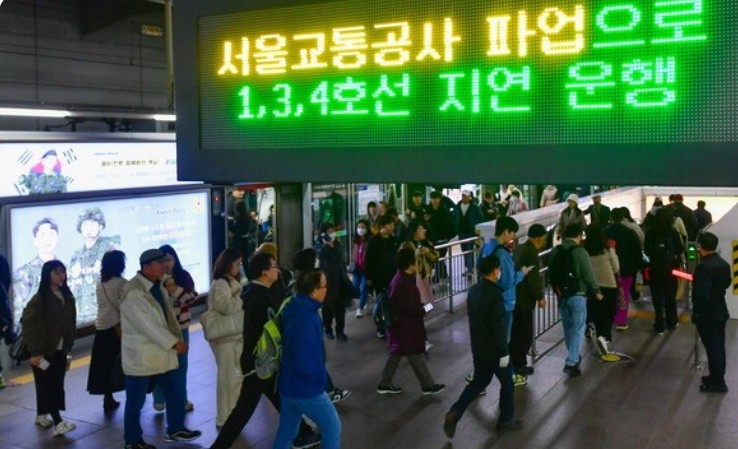 지하철 철도 노사 마라톤 협상끝에 극적 타결...천만 다행이네요