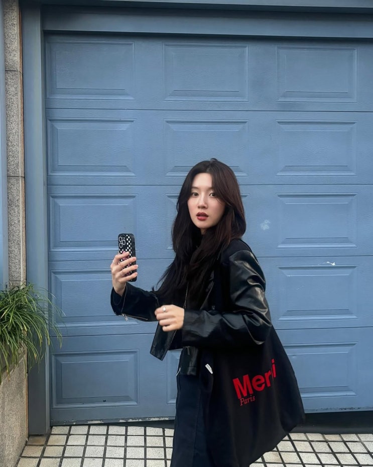  여자 연예인들도 프랑스 여행에서 찾는 인기 브랜드 메르시 캔버스 미니 에코백 w. 정채연
