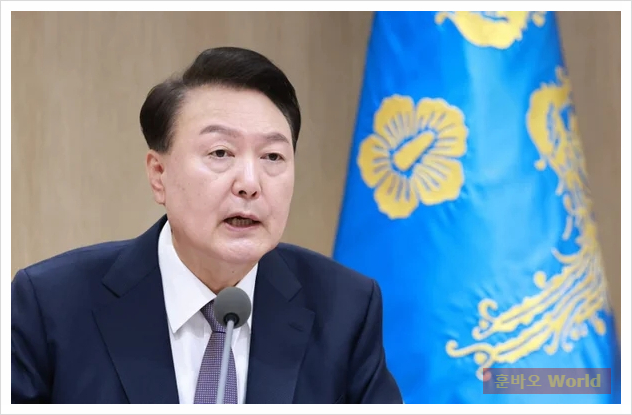 <b>계엄령</b> 선포 이후 침묵하는 <b>윤 대통령</b>, '자진 하야'와 '<b>탄핵</b>... 