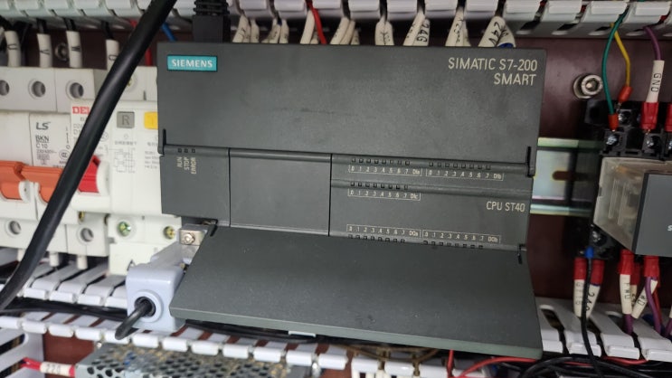  지멘스(siemens)관련 부품 전문  (지멘스PLC, PLC카드, 지멘스 드라이브, 터치패널 등) 매입을 원하신다면 지금 미래테크를 찾아주세요!!