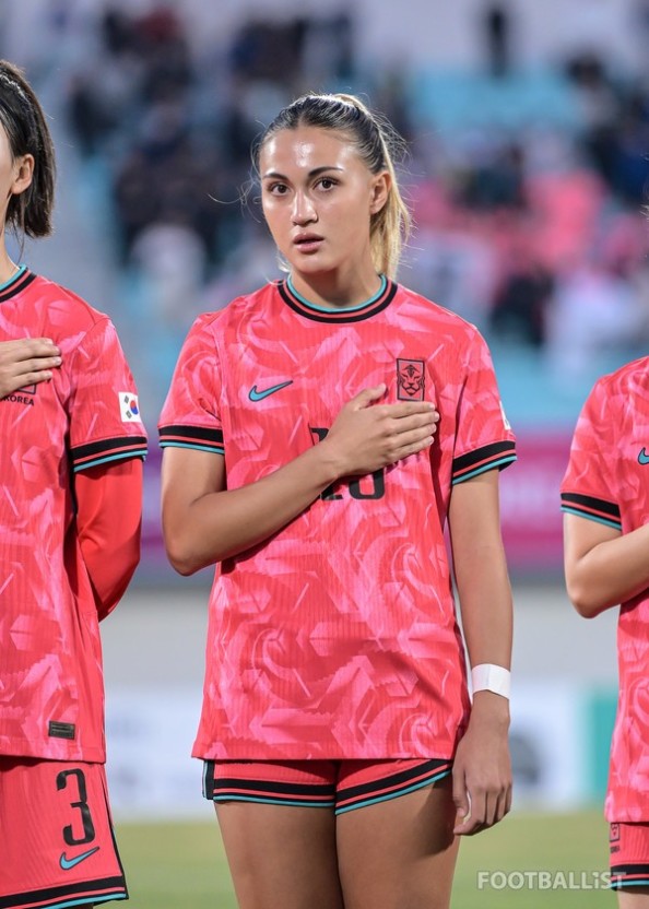 한국 <b>여자 축구</b> 국가대표 <b>케이시 유진 페어</b>(16)