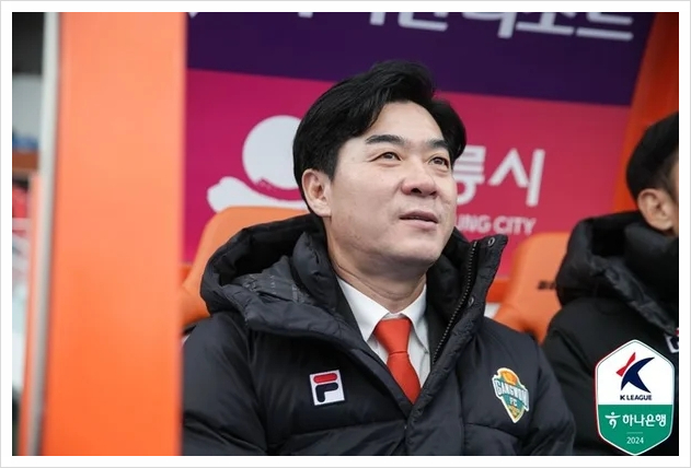 <b>윤정환 감독</b>, 강원FC와 <b>재계약</b> 불발…구단 역사적 성과 뒤... 