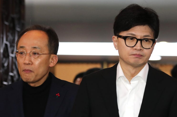 [단독] '<b>원내</b> 지도부 <b>사퇴</b>' 내비친 <b>추경호</b>…흔들리는 與 권력지형