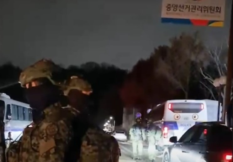 <b>불법계엄</b>배경은 윤석열... 선관위 <b>계엄</b>군 투입목적) <b>한동훈</b>빼고... 
