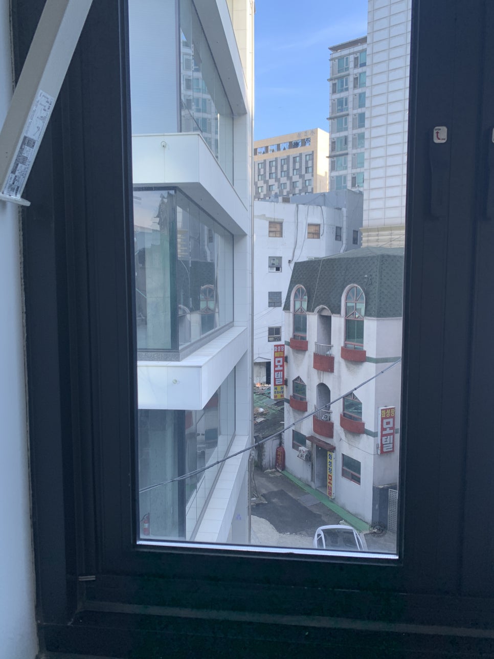 수원 상가건물 페어이중유리 타공전문