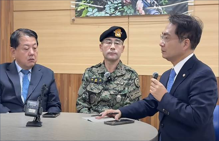 <b>특전사령관</b> "장관이 '<b>의원</b> <b>끌어내라</b>' …뉴스공장 운영... 