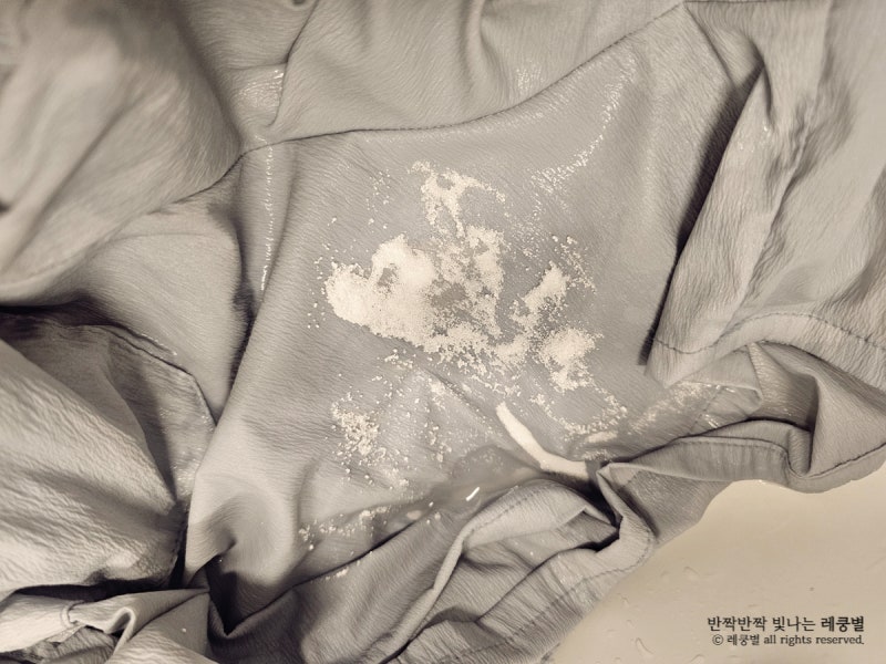 피얼룩제거 생리혈지우기 피지우는방법 간편한 과탄산소다사용법