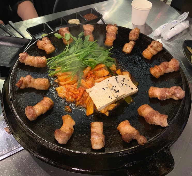  군산 조촌동 솥돈/구워주는 솥뚜껑 삼겹살집
