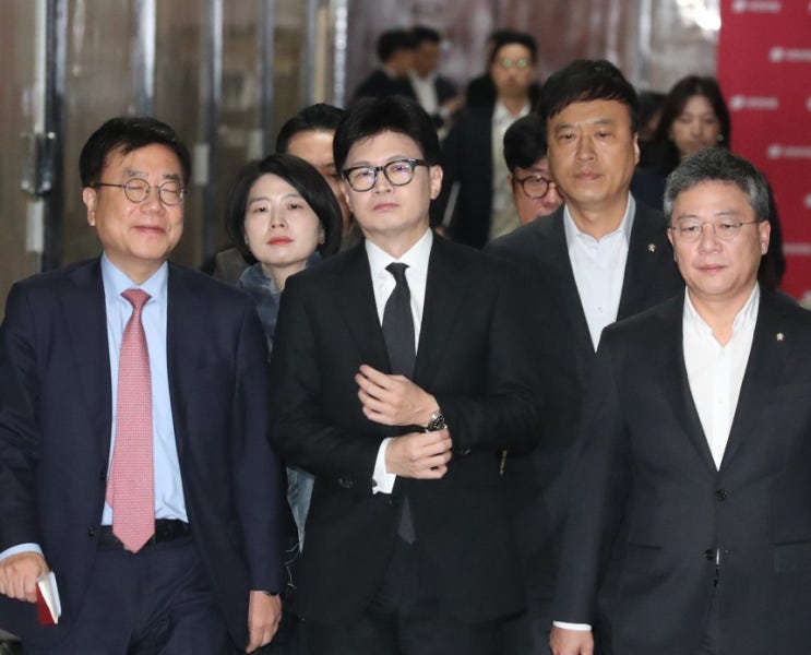 <b>윤석열</b>대통령 <b>탄핵</b>의 <b>스모킹건</b>은 친한계인사와 헌법재판관... 
