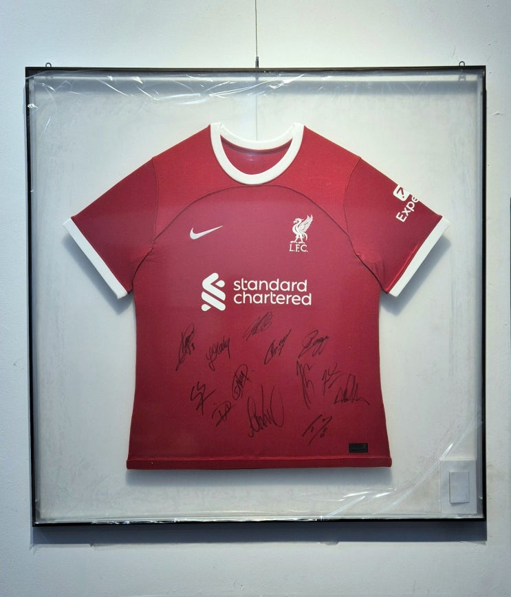  LIVERPOOL FC 리버풀 선수단 싸인유니폼 액자