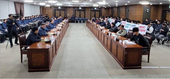 서울 지하철 파업 철회, 노조 극적 타결 철도노조는 파업 중 KTX SRT