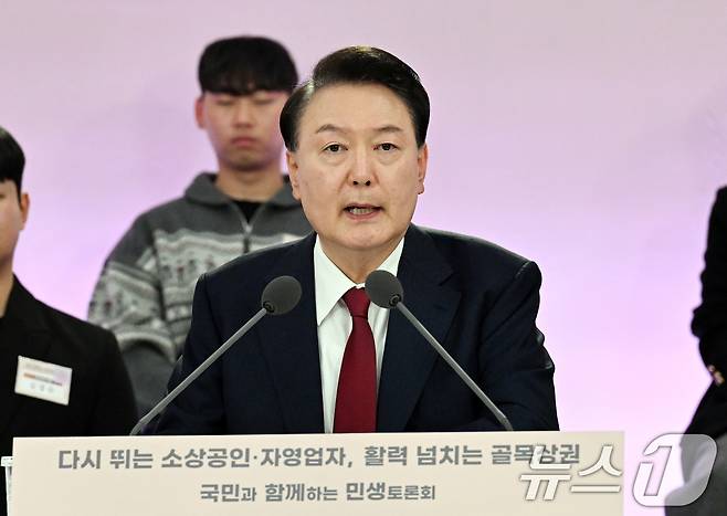 권익<b>위원</b> <b>4인</b> "尹 파면해야…김건희 건 처리 반성·유감"