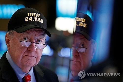 뉴욕증시, 고용 대기 속 반도체주 투매…동반 하락 마감 뉴욕증시, 고용 대기 속 반도체주 투매…동반 하락 마감