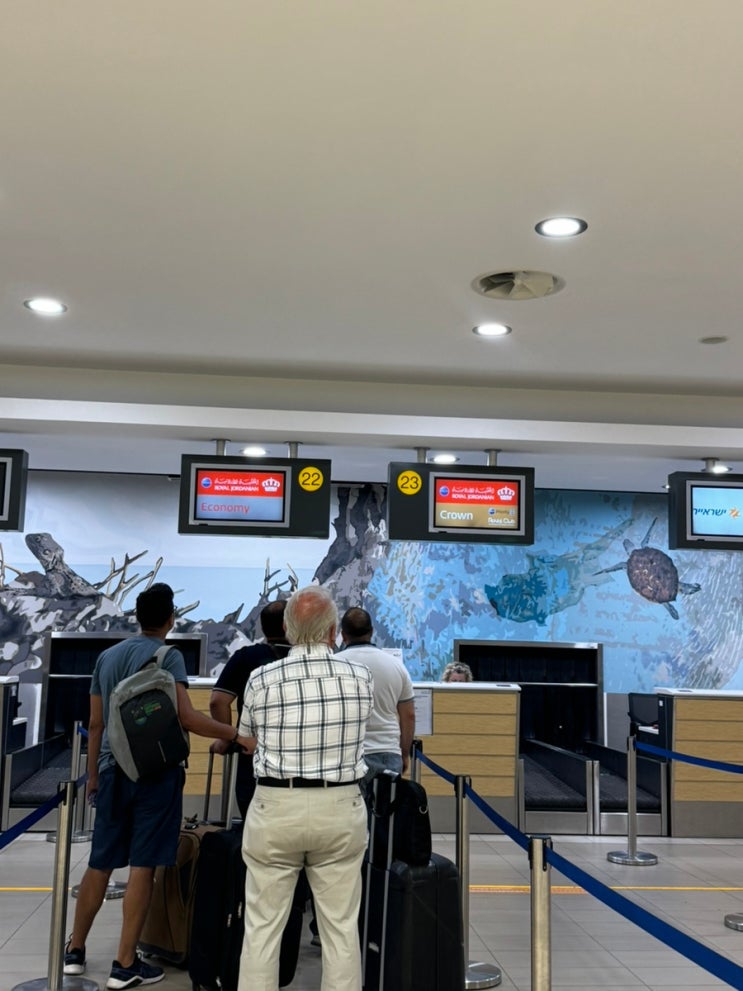  2024 키프로스 사이프러스 파포스 공항 613 버스와 로얄 요르단 항공