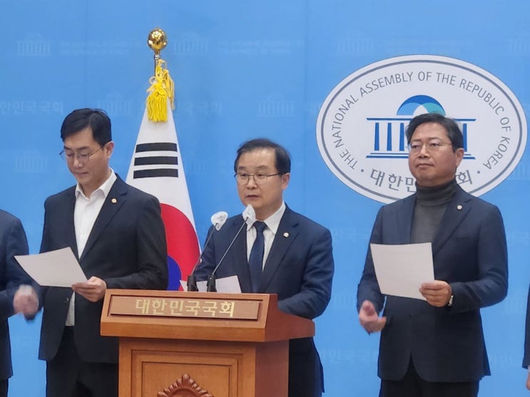 군수사기관은 신속히 <b>방첩사령부</b>에 대한 <b>압수수색</b>을 실시하라