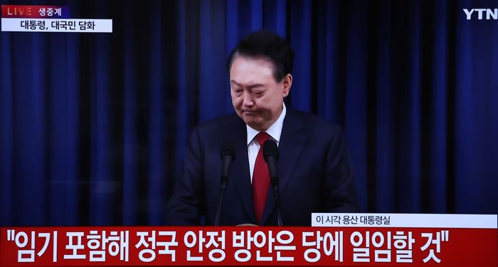 <b>윤 대통령</b>, 자신의 임기... 사실상 내려놨다[<b>실패</b>한 <b>계엄령</b>]