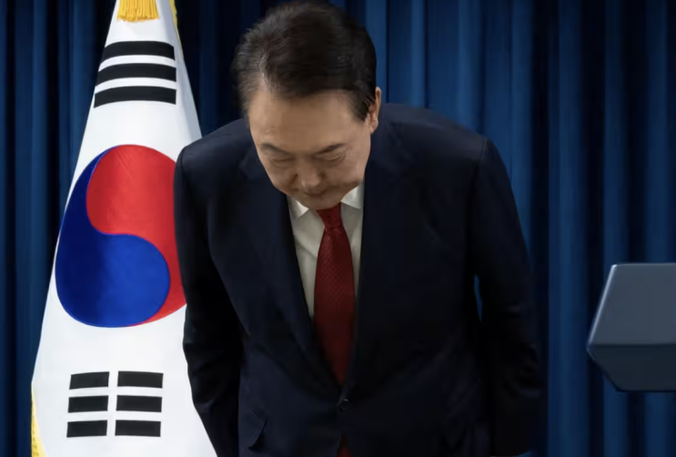 <b>윤석열</b> 대통령, <b>계엄령</b> 혼란에 대국민 사과…<b>탄핵</b> 표결 앞두고... 