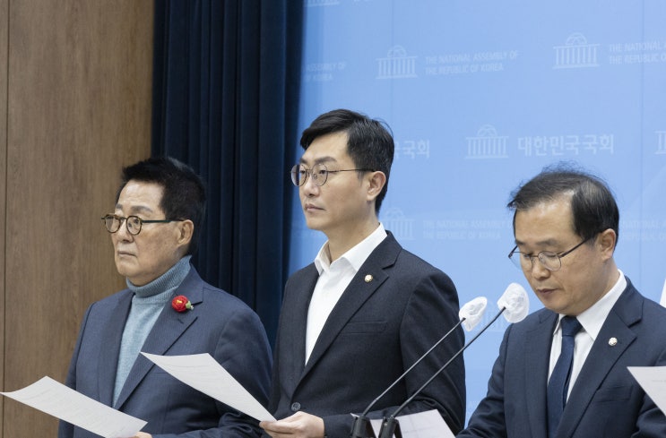 [군수사기관은 신속히 <b>방첩사령부</b>에 대한 <b>압수수색</b>을 실시하라]