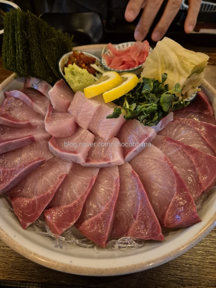  미탐행 대방어회 숙성이 제대로 된 기름진 겨울방어! 씨앗젓갈과 함께 감태에 싸먹기 스킬 발동.. 양재시민의숲 포이사거리 양재천 횟집