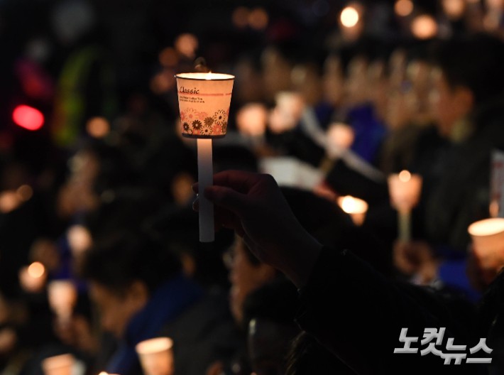 비상<b>계엄</b> 규탄 집회, 한동훈 탄핵 선회에도 국민의힘 당론... 