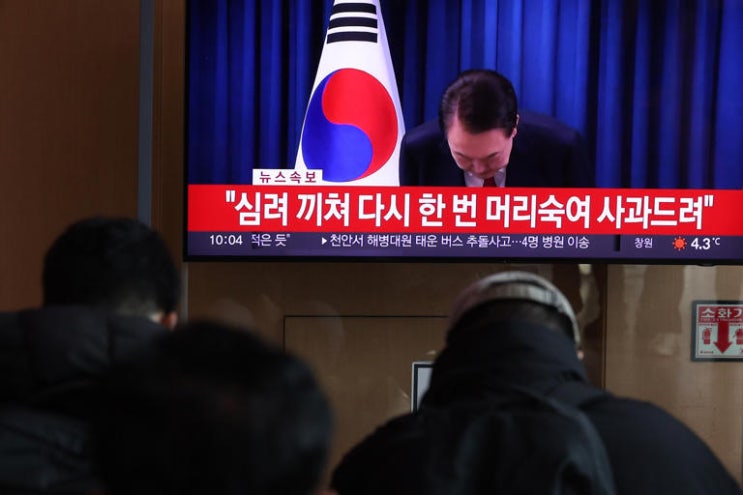 尹 “국민들께 사과… 임기 포함 <b>정국</b> <b>안정</b>방안 당에 <b>일임</b>”