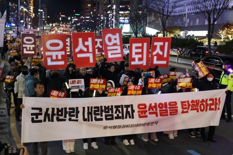 오늘 오후 尹대통령 '탄핵표결'…국회 앞서 '범국민 촛불 대행진' 오늘 오후 尹대통령 '탄핵표결'…국회 앞서 '범국민 촛불 대행진'