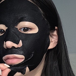 메디힐 블랙 마스크팩으로 하루 20분 미백 수분 충전하기