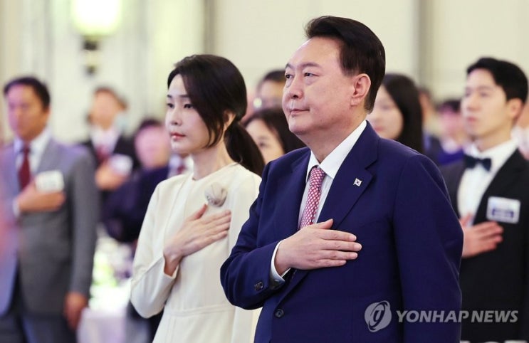 국회 본회의서 탄핵안 표결. [윤석열 <b>대통령</b> 10시 대국민 <b>담화</b>]