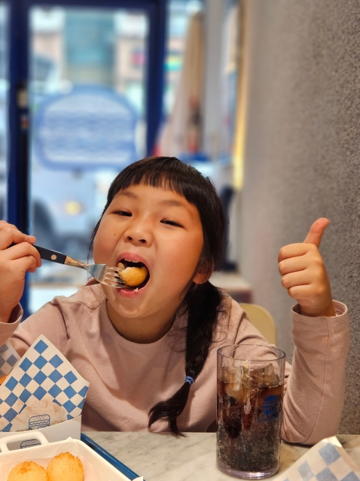  첫째랑 데이트 in 포런버거 이천 하이닉스점