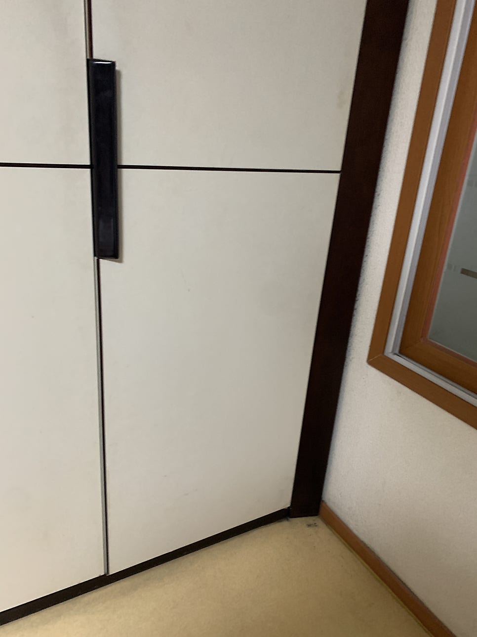 광교 붙박이장롱 낡고 부러진 경첩교체