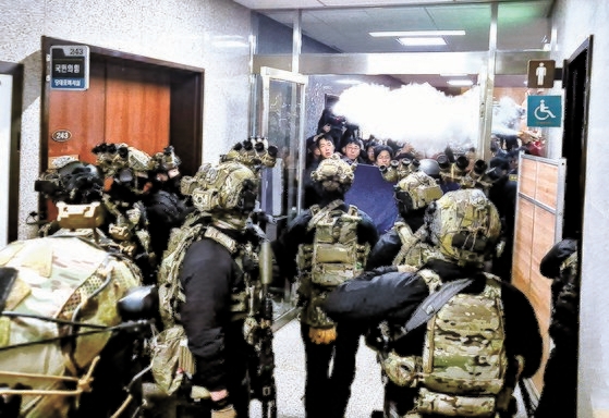 <b>이상민</b> 행안부<b>장관</b>의 말 장난, '내란죄' 표현 신중 기해달라... 