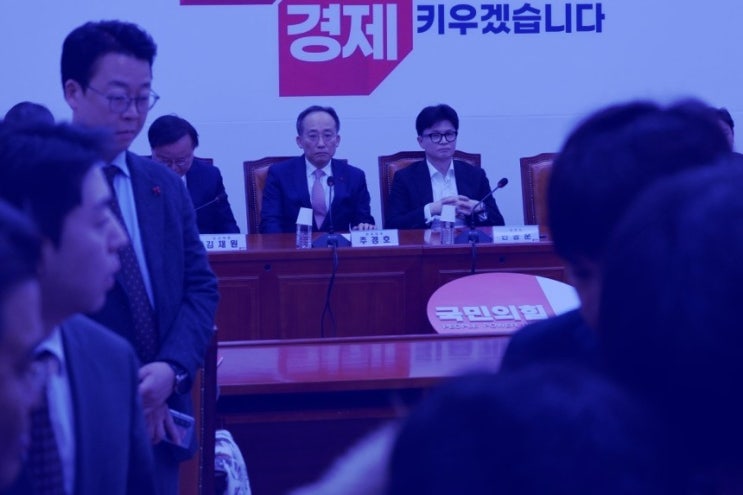 부결 당론 확정/<b>한동훈</b>, ‘직무정지’서 ‘조기<b>퇴진</b>’으로
