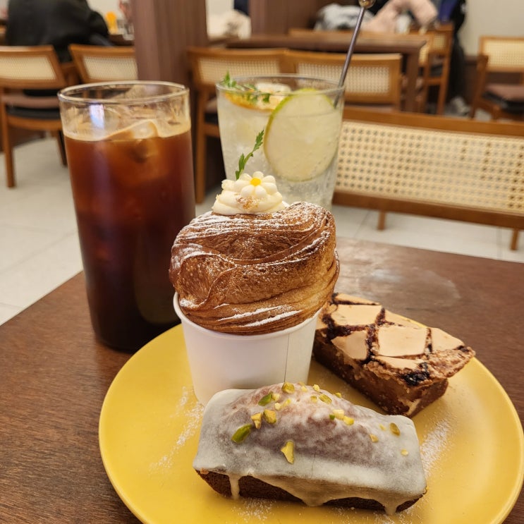  '카페굿웨더 안양' 안양일번가의 크로핀이 맛있는 넓고 쾌적한 로스터리카페