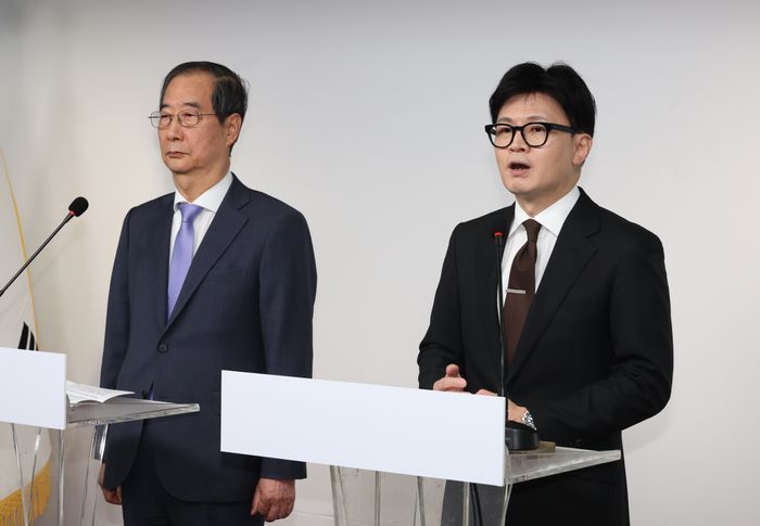 <b>한동훈</b> 尹, 외교 포함해 <b>국정관여</b> 않을 것 한덕수 대외신뢰... 