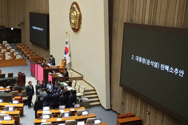 <b>한동훈</b>·한총리 "尹<b>조기퇴진</b>·국정수습"…野 "2차 내란 위헌 통치"