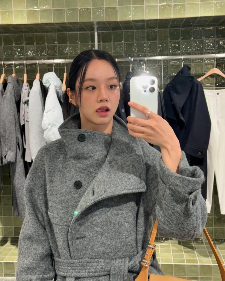  혜리 클래식 겨울 코디! 루에브르 벨티드 하이넥 롱코트 추천!