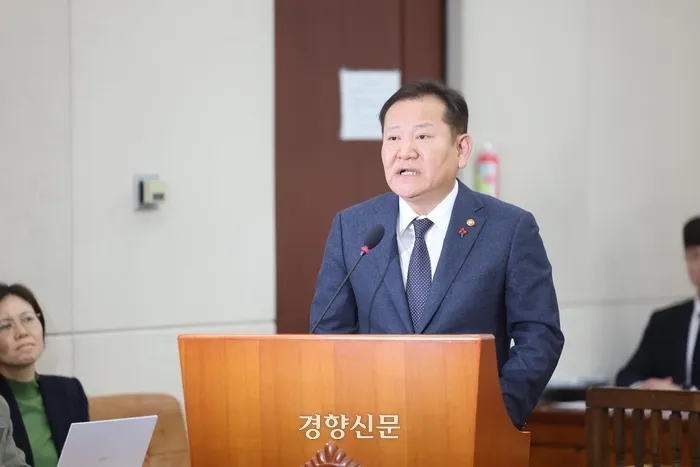 윤 대통령, <b>이상민 장관 사의</b> 수용…권한 일임한다더니... 
