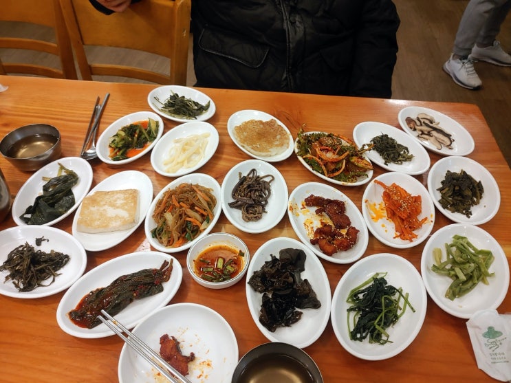  양재역 밥집 | 오대산산채전문점에서 맛본 산채정식, 자연의 건강함을 담다
