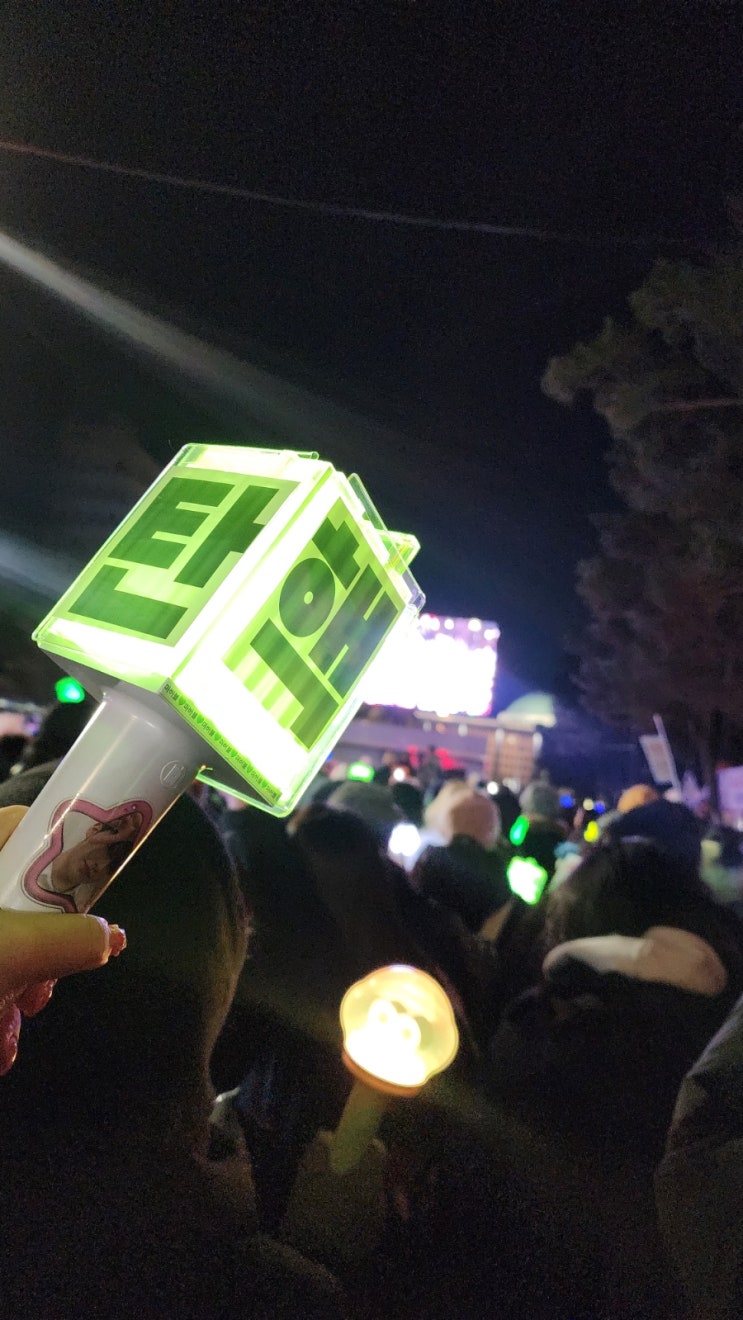  응원봉과 함께하는 촛불집회