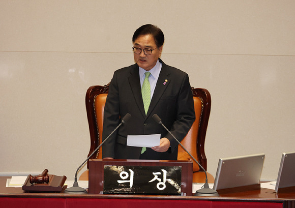 <b>우원식</b> "<b>대통령</b> 권한, 총리·여당이 행사하면 명백한 <b>위헌</b>... 