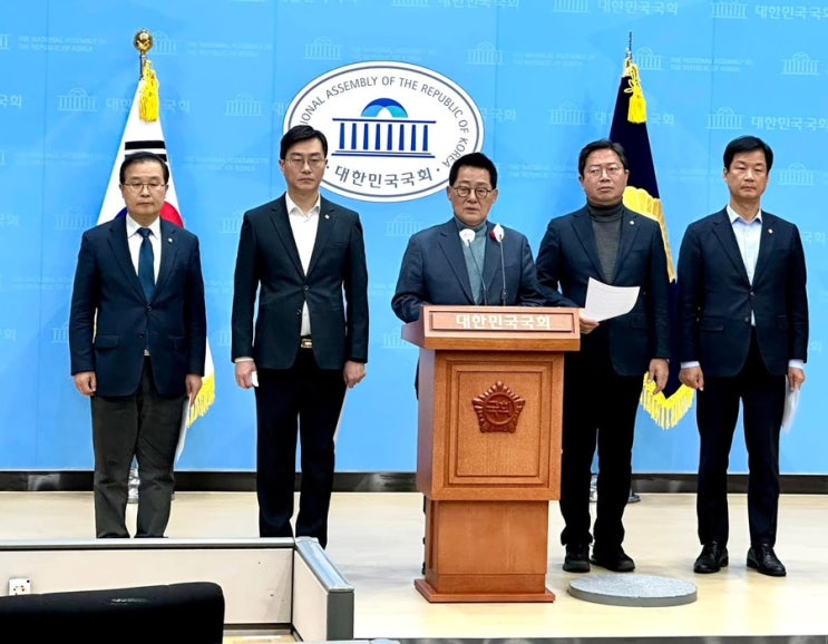 <군수사기관은 신속히 <b>방첩사령부</b>에 대한 <b>압수수색</b>을 실시하라>