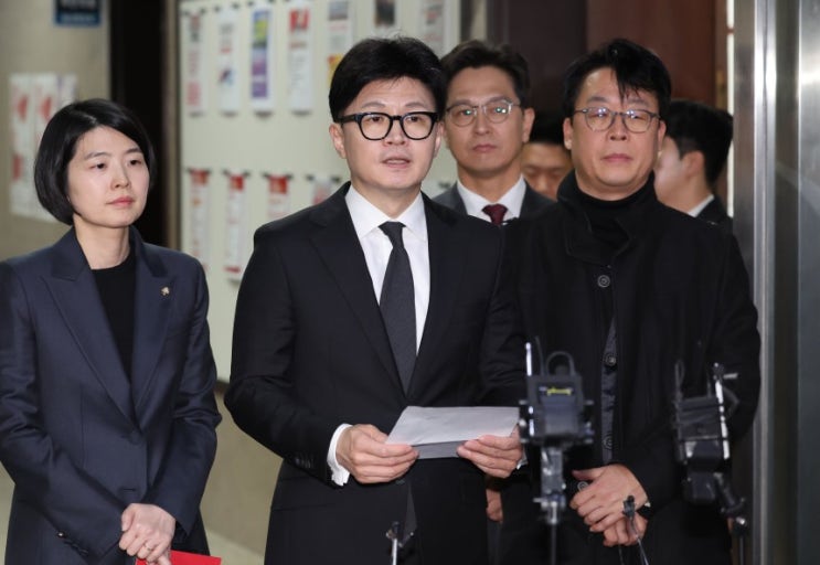 <b>한동훈</b> “<b>尹대통령 퇴진</b>때까지 사실상 직무배제”
