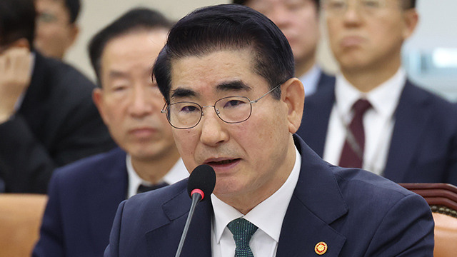 검찰 <b>특수본</b>, <b>김용현</b> 전 국방부 장관 <b>긴급체포</b>…동부구치소 이송
