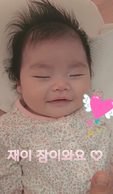 <b>박수홍김다예</b>, 딸 재이X반려묘 다홍 만남에 감격 & 딸 얼굴 공개