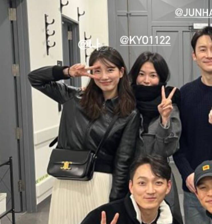  수지 ️ 송혜교 커플, 데이트 참고하기 딱인 모던룩 겨울아우터는?