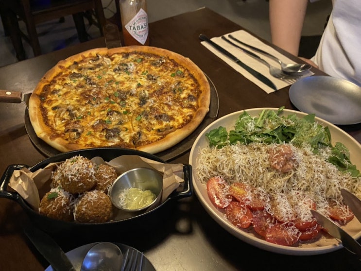  이태원 신상 맛집 연말 분위기 좋은 양식 맛집 “간혹”