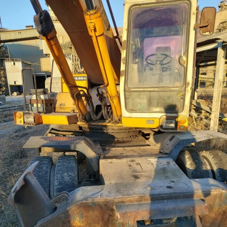 현대 R2000W2 1997년식 3200만원 판매합니다. 현대 R2000W2 1997년식 3200만원 판매합니다.