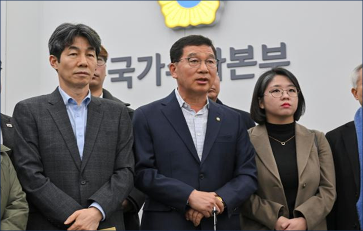<b>경찰</b> 국수본 찾은 야당 행안위 의원들 "尹 <b>출국금지</b>, 김용현... 