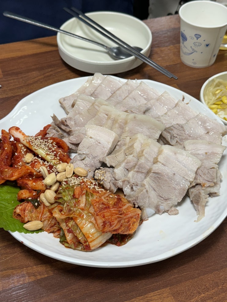  종로3가역 줄서서 먹는 웨이팅 맛집 장군굴보쌈