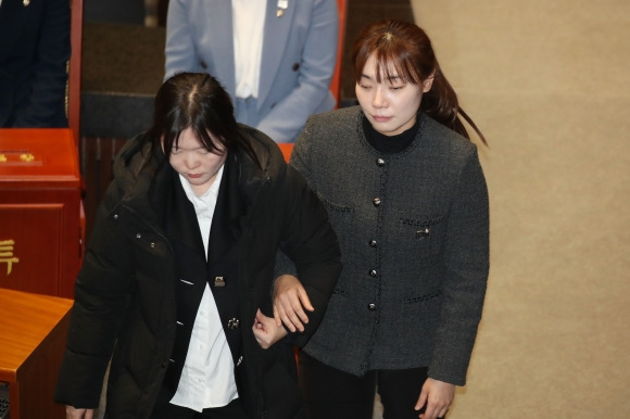 <b>탄핵 찬성</b> 투표한 <b>김예지 의원</b>, 시민의 목소리 간과할 수 없어서